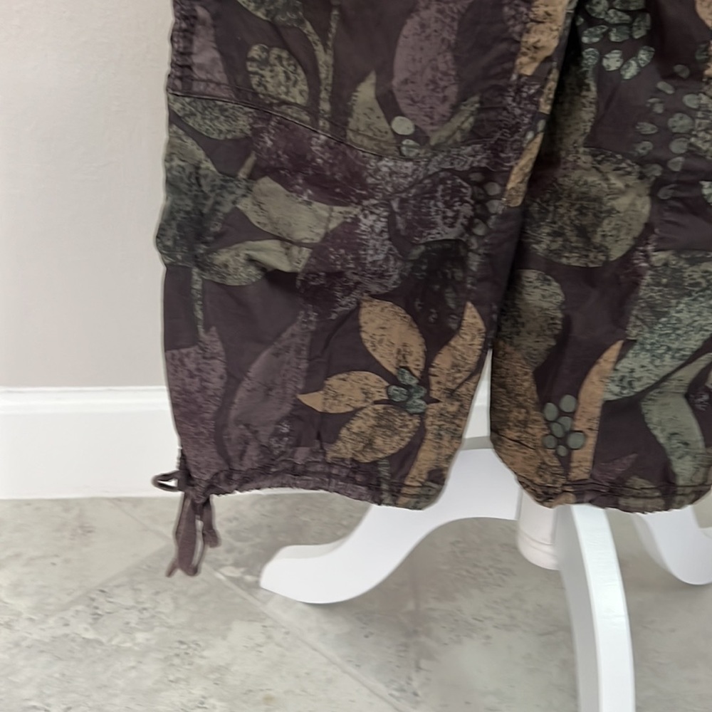 Anthropologie Green and Brown Floral Cropped Pants - Picture 4 of 8